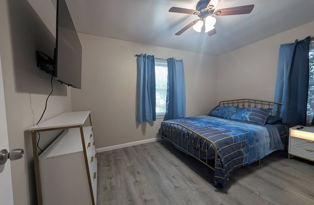 2 Bedroom House close to Downtown