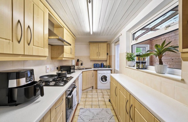 2 bedroom house in Aylesbury, Free Privet Parking