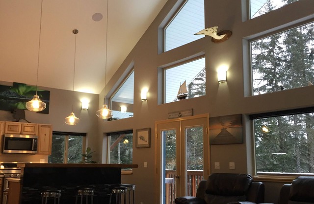 2 bedroom house with hot tub located in Seward