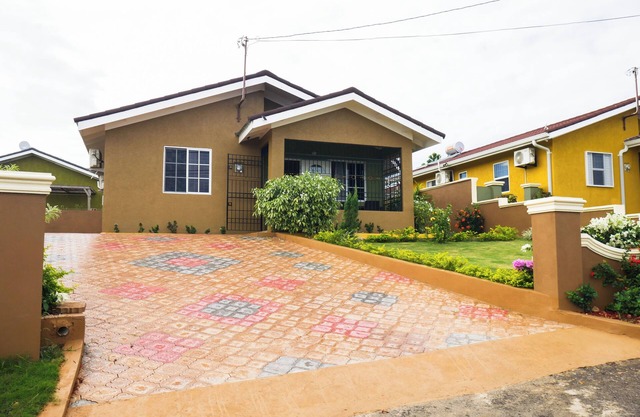 2 Bedroom House near Martha Brae River Rafting