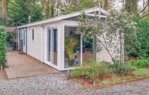 2 Bedroom Lovely Stacaravan In Vorden