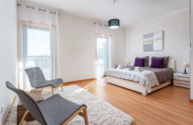 2-Bedroom Luxury Apartment with Rooftop Pool, Village Marina, Olhão