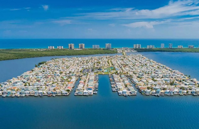 2-bedroom mobile home just 6 minutes to Fort Pierce Beach