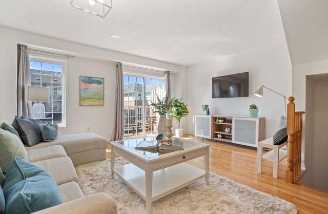 2-bedroom plus Den condo in enjoyable Toronto with WiFi, AC