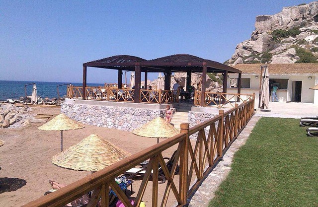 2 Bedroom Sea View apartment with pool complex