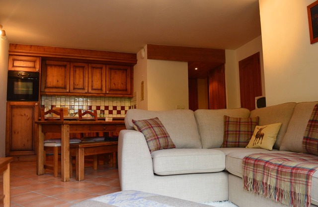 2 bedroom Ski and Summer apartment in Les houches.