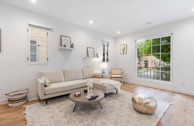 2 bedroom Stunning unit