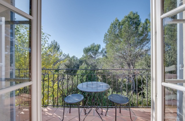 2 BEDROOM TOWNHOUSE WITH GARDEN (N°320)