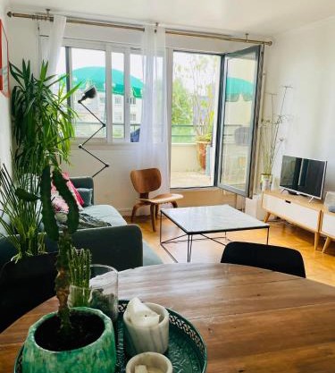 2 BEDROOMS & TERRACE with BBQ COURBEVOIE PARIS