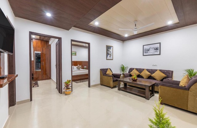 2 BH Near Mall Road Kasauli by The Sunset Vibe kasauli