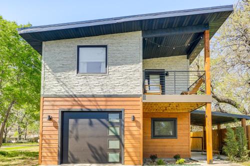 2 Blocks to Delano District Modern Tiny Home!