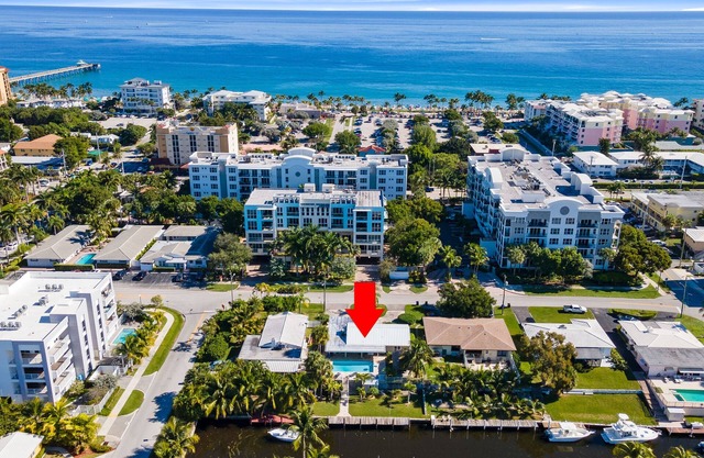 2 blocks to the beach-Dock-Ocean Access boating-Pool-Grill-Fully updated-Tikihut
