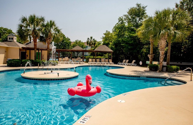 2 BR Dog-Friendly Condo W/Free Golf Cart, Pool and Other Resort Amenities