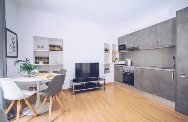 2-BR Gem in Gibraltar's Heart!