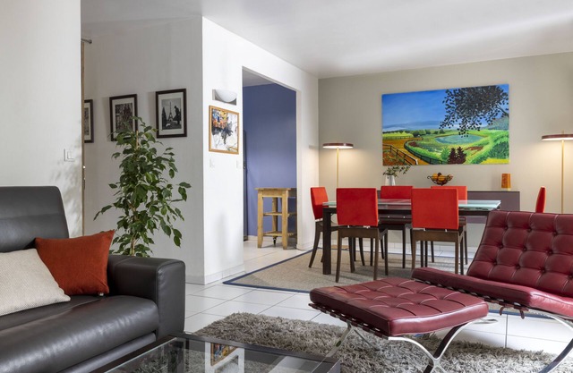 2 Br Terrace Apt in A Private House, 4 Guests, Room Service, Spa, Art