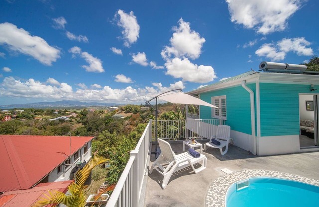 2 Bungalows with 2 Swimming Pools : Sea View (Blue and Red)