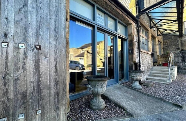 2 Car Parking Spaces, Pet Friendly, Central Bakewell In The Peak District