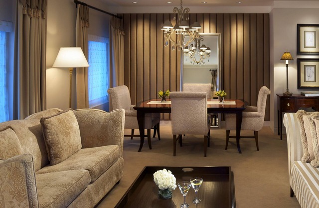 2 Connecting Suites at a 5⭐️ Hotel