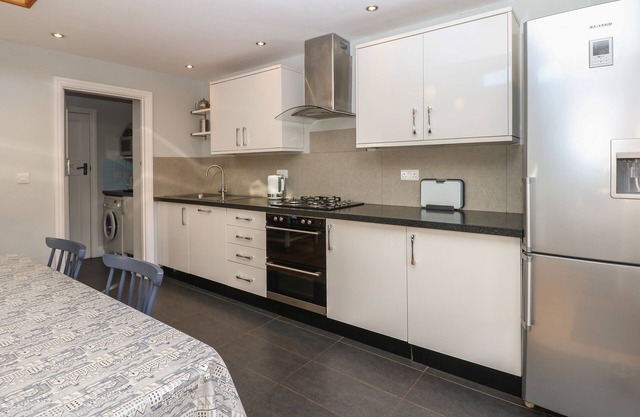 2 DART, pet friendly, with open fire in Stoke Gabriel