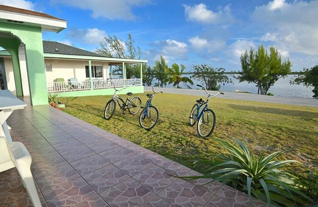 2 Double Bedroom, Chester's Highway Bonefish Lodge