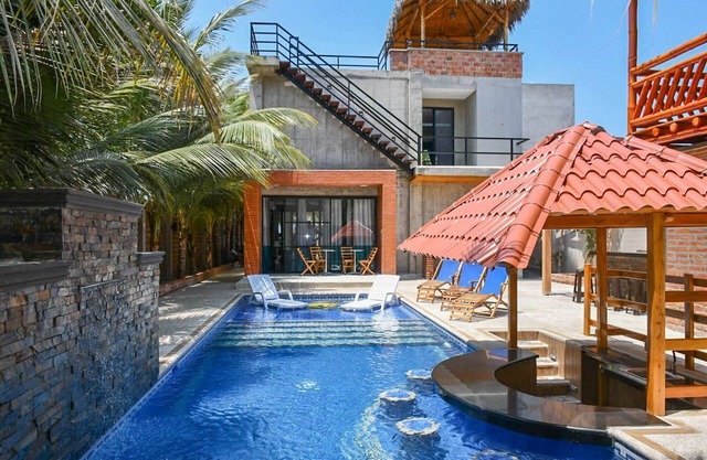 2 Floor Modern Holiday Home With Pool In San Clemente-Manabí-Ecuador