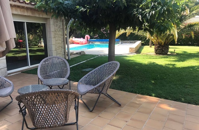 2 'from Uzès - Charming house with swimming pool in mature garden