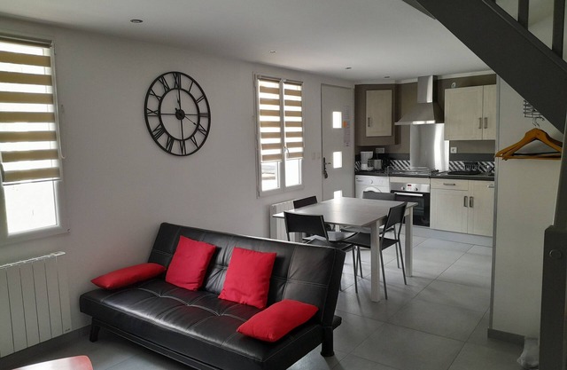 2* guest house 400m from marina and shopping area