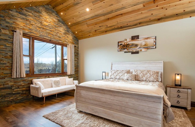2 Homes! MTN Views*Historic Elegance*Game Rm