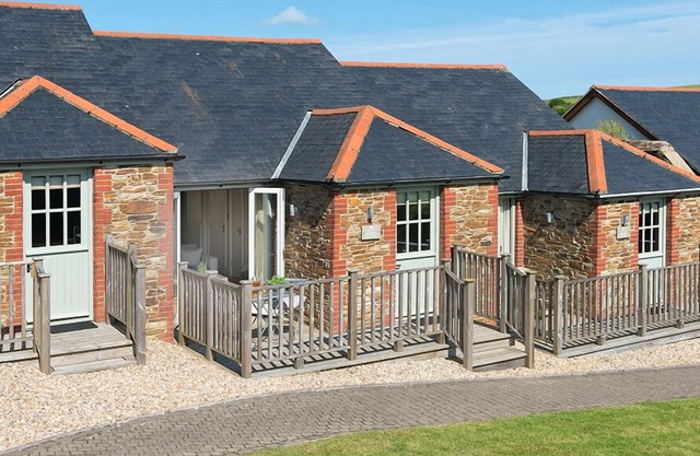 2 KEEPER'S COTTAGE, HILLFIELD VILLAGE in Dartmouth