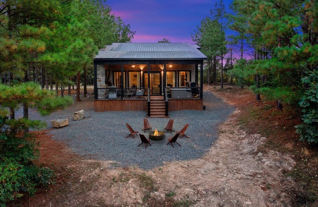2 King Masters W/EV Charger & Pet Friendly & Firewood Provided