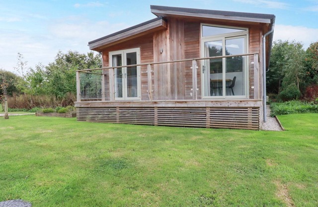 2 MEADOW RETREAT, family friendly, luxury holiday cottage in Dobwalls