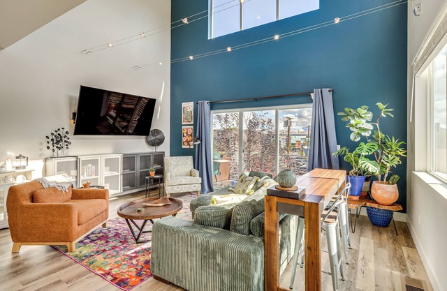 < 2 Mi to Dtwn Reno: Luxe MidTown Gem w/Patio