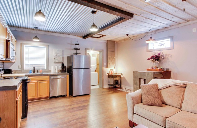 2 Mi to Self Regional MC: Updated Apartment