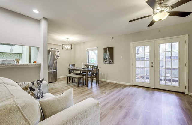 2 Mi to The Galleria: Uptown Houston Retreat!
