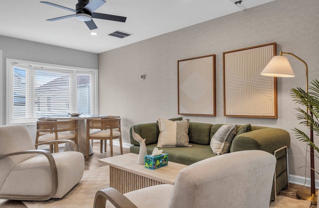 2 Min to Beach with Towels+ Linens, AC, BBQ Grill, Keurig Coffee