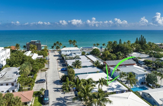 2 min walk to Hollywood Beach w/King Bed-Pk incl