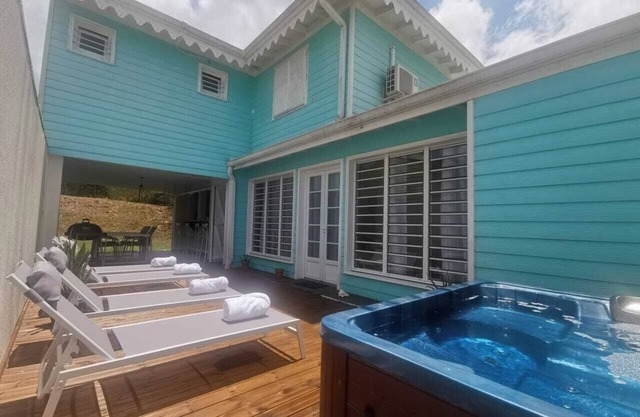 2 minutes from the beach, pool, jacuzzi and parking included in a secure residence!