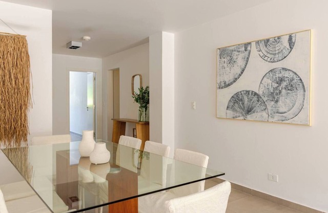 2 minutes to the beach! Family-sized condo in the heart of Punta del Este
