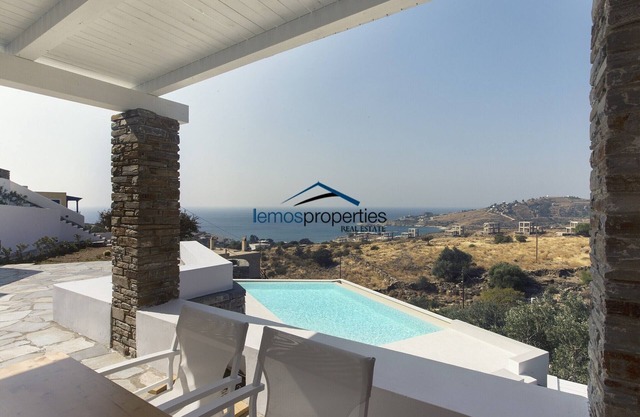 2 modern houses with a sea view & swimming pool, ideal for 2 families or friends