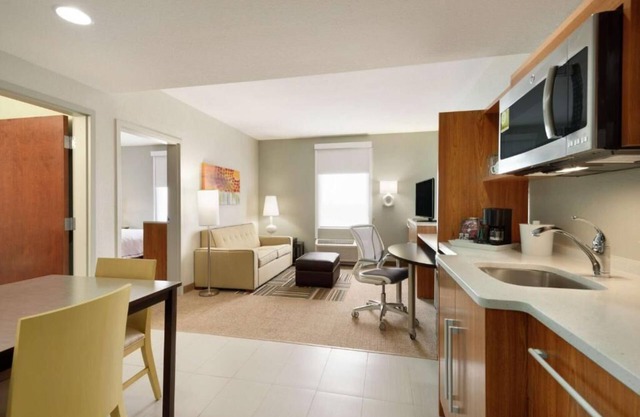 2 Pet-friendly Units Near CityCenter! FREE Parking and Breakfast! Pets Allowed!