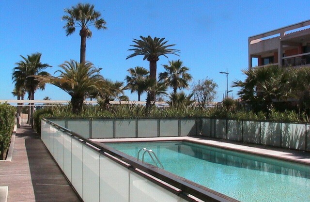 2 Pieces in Luxurious Residence Royal Cap, sea and swimming pools