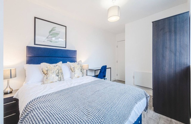2 Regent Circus Apartment Central Location Long Stays