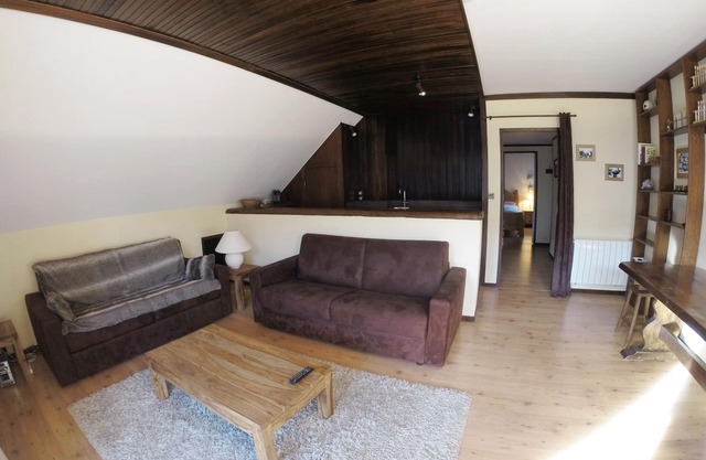 2-room apartment (52 m²), spacious, very quiet, panoramic view, SOUTH