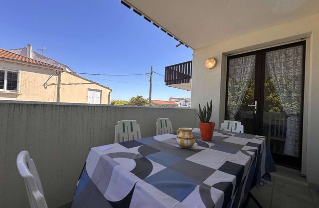 2-Room Apartment with Balcony 700m from Beach