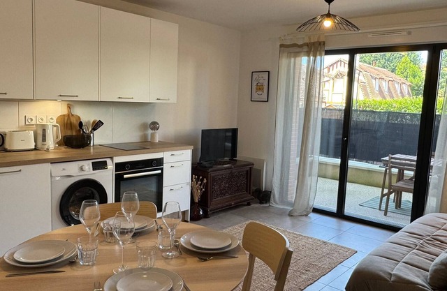 2-room apartment in Houlgate, near beach, with balcony and parking