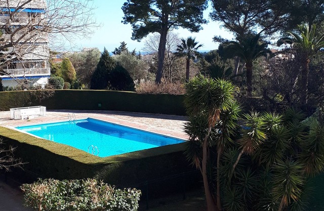 2-room apartment in residence with park and swimming pool
