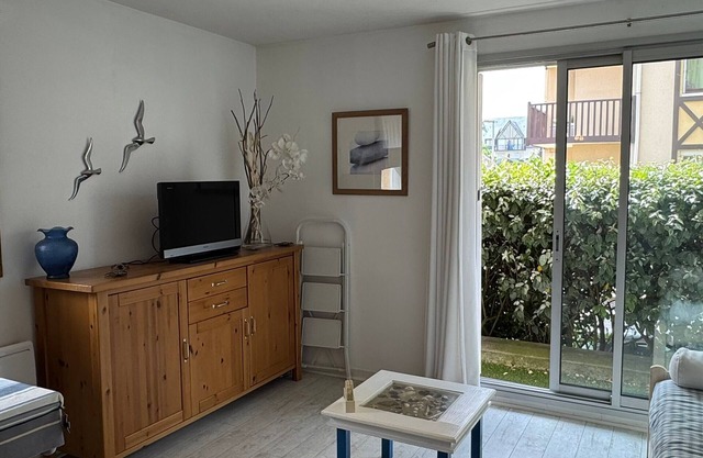 2-room apartment near beach with parking in Cabourg