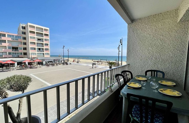 2-room apt, sleeps 6, parking, near beach