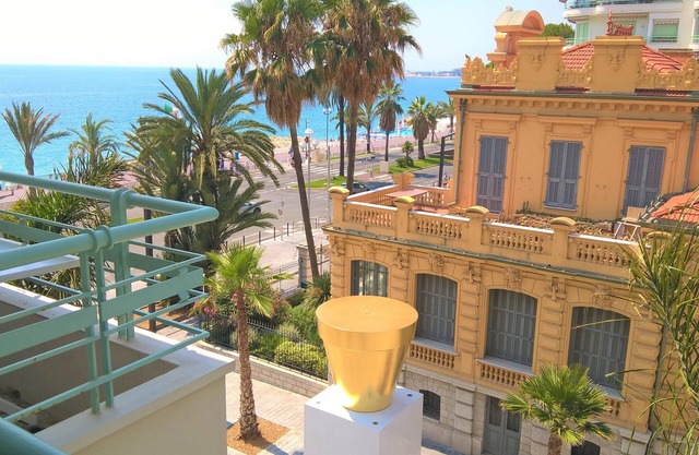 2-room balcony with sea view in a luxury building on the Promenade des Anglais