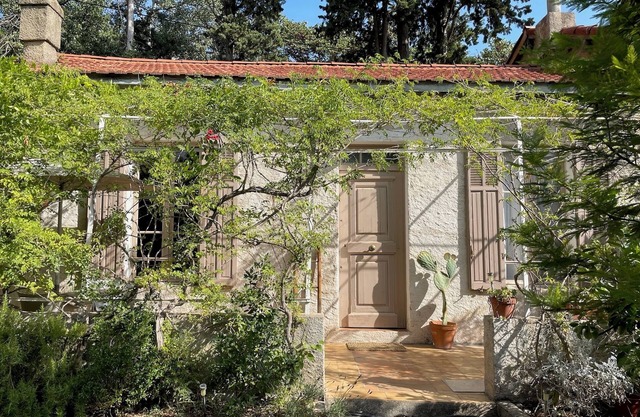 2-room house with terrace in greenery.